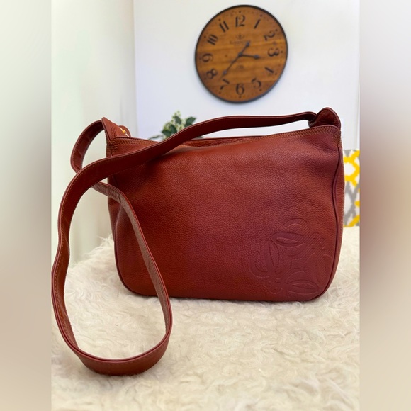 LOEWE Anagram shoulder bag Brown leather - Picture 1 of 13